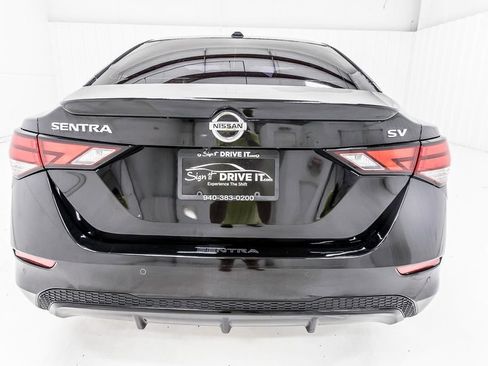 Used 2021 Nissan Sentra SV w/ SV Premium Package FWD image 6