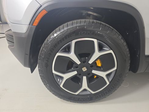 Used 2024 Rivian R1S Adventure AWD/4WD image 9