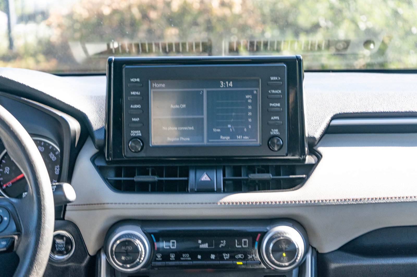 Used 2019 Toyota RAV4 XLE FWD image 18