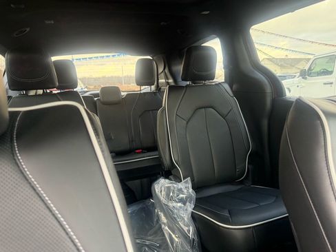 New 2026 Chrysler Pacifica Limited w/ S Appearance Package FWD image 25