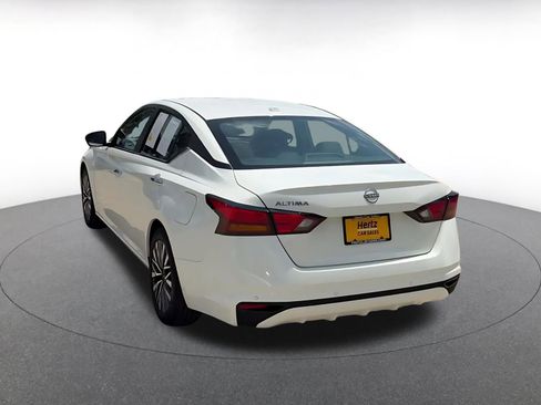 Used 2025 Nissan Altima 2.5 SV FWD image 11