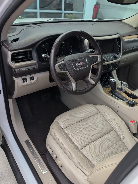 Used 2017 GMC Acadia Denali w/ Technology Package FWD image 8