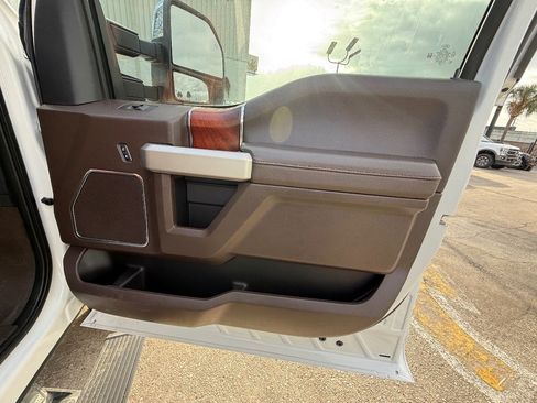 Used 2022 Ford F250 King Ranch w/ Chrome Package image 17