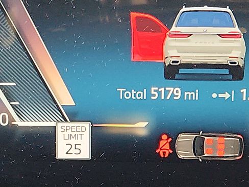 Used 2026 BMW X7 xDrive40i w/ Premium Package image 18