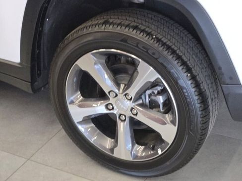 Used 2025 Jeep Grand Cherokee Limited w/ Luxury Tech Group II image 14