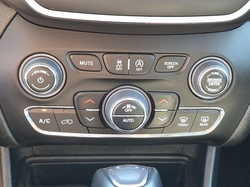 Used 2022 Jeep Cherokee Latitude Lux AWD/4WD image 22