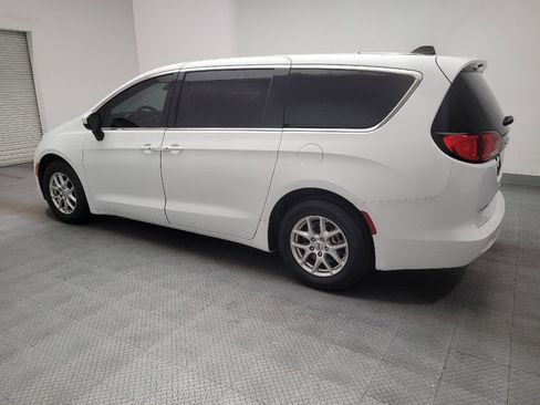 Used 2023 Chrysler Voyager LX FWD image 3