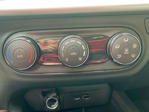 Used 2025 Chevrolet Trax LS image 15