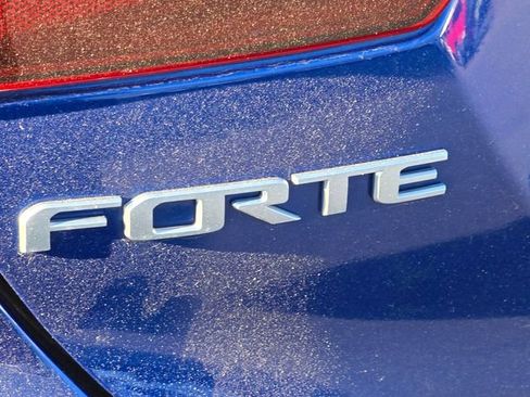 Used 2023 Kia Forte LXS image 9