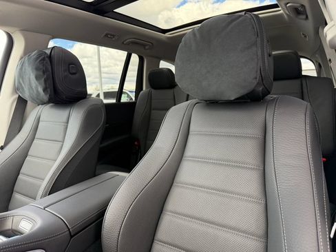 Used 2025 Mercedes-Benz GLS 450 4MATIC image 13