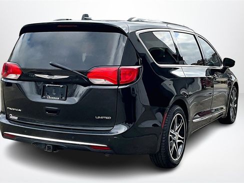Used 2019 Chrysler Pacifica Limited w/ Tire & Wheel Group image 5