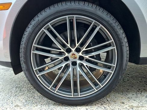 Certified 2026 Porsche Macan AWD/4WD image 15