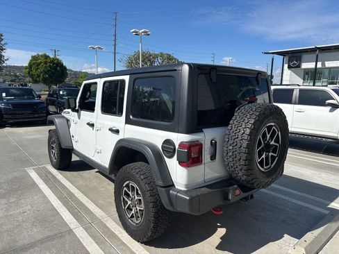 Used 2025 Jeep Wrangler Unlimited Rubicon AWD/4WD image 4