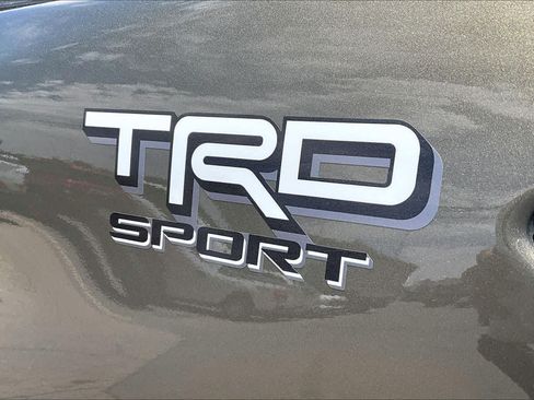 Used 2025 Toyota Tacoma TRD Sport AWD/4WD image 29