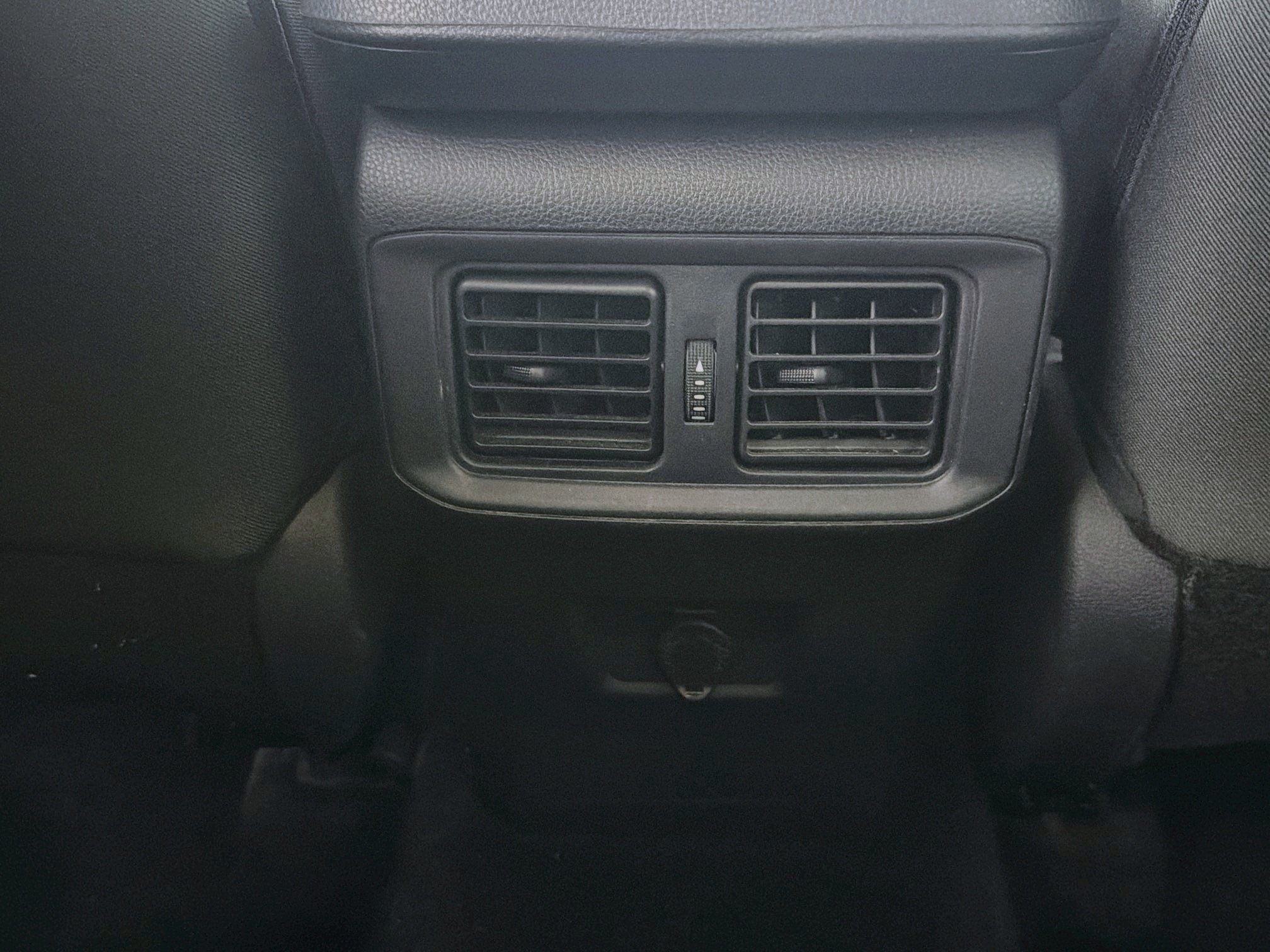 Used 2025 Toyota RAV4 LE FWD image 27