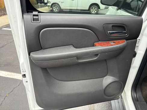 Used 2011 Chevrolet Avalanche LT w/ Luxury Package image 21