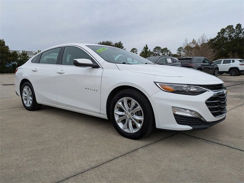 Used 2025 Chevrolet Malibu LT image 2
