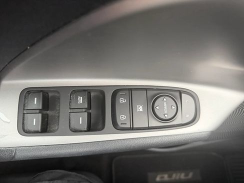 Used 2019 Kia Niro LX FWD image 31