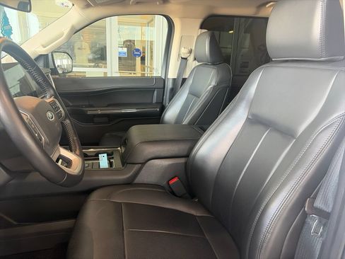 Used 2023 Ford Expedition XLT RWD image 18