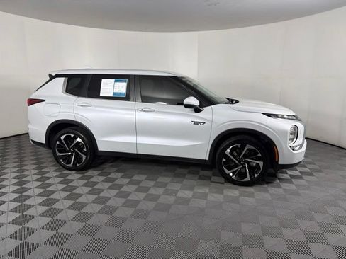 Used 2024 Mitsubishi Outlander SE AWD/4WD image 13