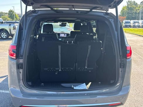 New 2025 Chrysler Pacifica Select image 13