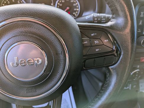 Used 2016 Jeep Renegade Latitude AWD/4WD image 49