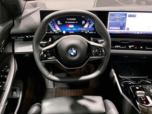 Used 2024 BMW 530i xDrive w/ Convenience Package image 5