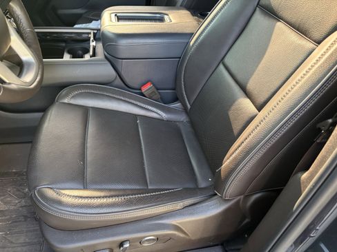 Used 2024 GMC Yukon Denali w/ Advanced Technology Package AWD/4WD image 10