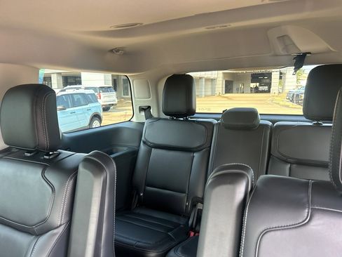 New 2025 Ford Expedition Platinum w/ Driver's Package image 19