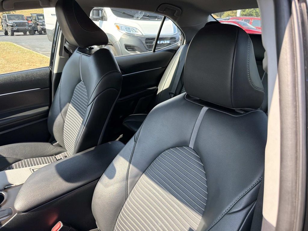 Used 2023 Toyota Camry SE FWD image 22