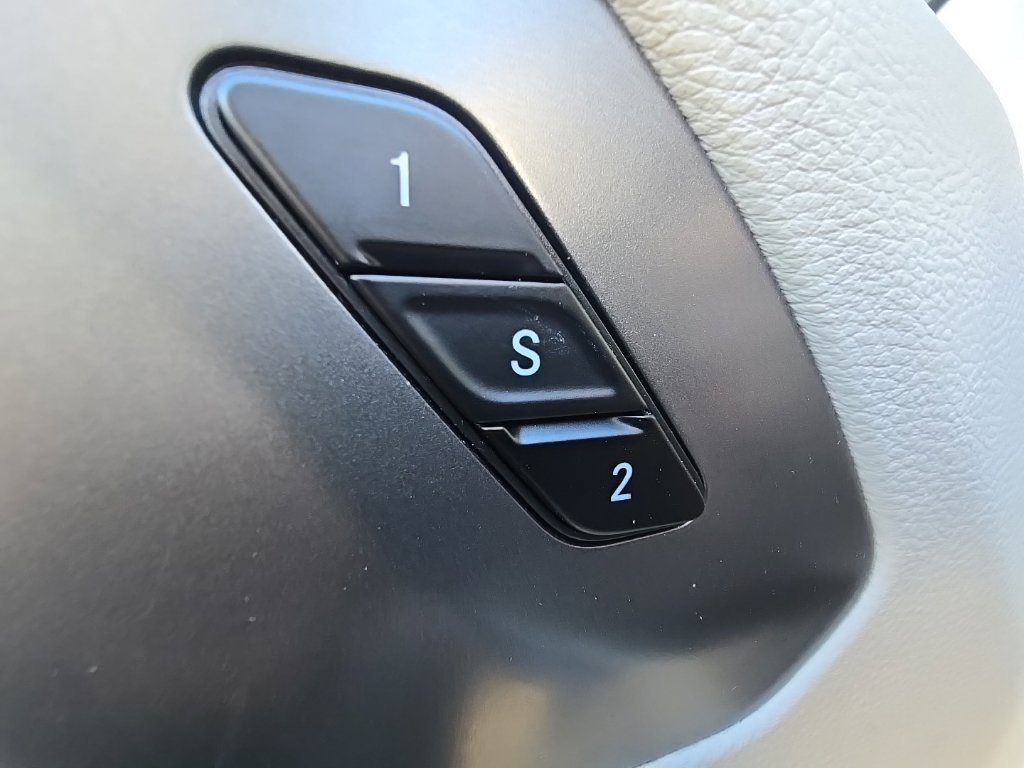Used 2023 Chrysler Pacifica Touring-L FWD image 26