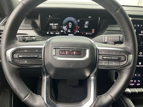 Used 2025 GMC Acadia Elevation w/ Elevation Premium Package AWD/4WD image 17