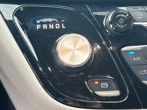 Used 2021 Chrysler Pacifica Touring FWD image 51