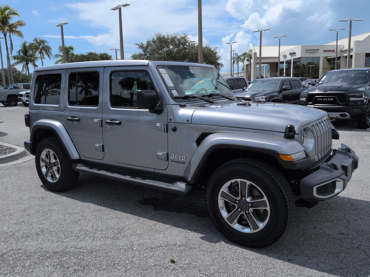 Used 2021 Jeep Wrangler Unlimited Sahara AWD/4WD image 2