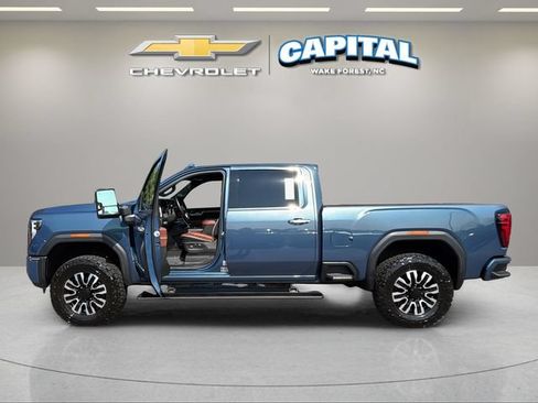 Used 2025 GMC Sierra 2500 Denali Ultimate AWD/4WD image 3
