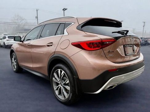 Used 2017 INFINITI QX30 Premium w/ Navigation Package image 8