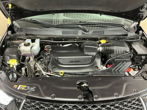 Used 2024 Chrysler Pacifica Touring-L FWD image 19