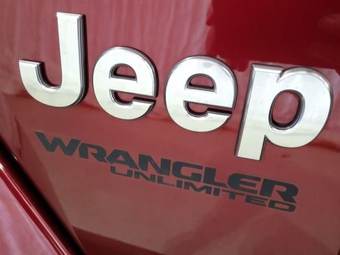 Used 2022 Jeep Wrangler Unlimited Sahara image 29