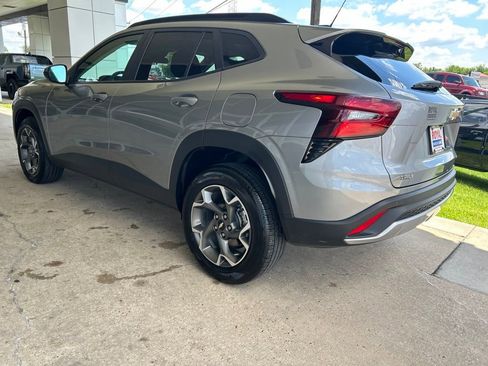 Used 2025 Chevrolet Trax LT w/ Driver Confidence Package FWD image 5