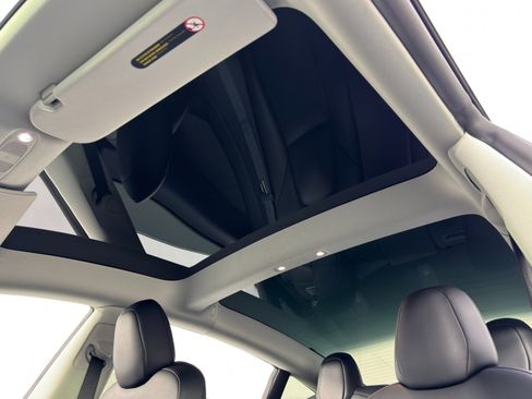 Used 2023 Tesla Model 3 Standard Range image 12