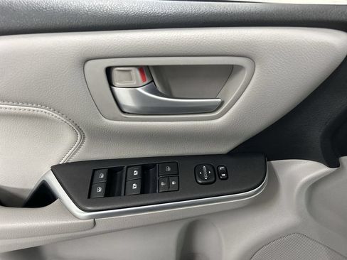 Used 2015 Toyota Camry XLE FWD image 11