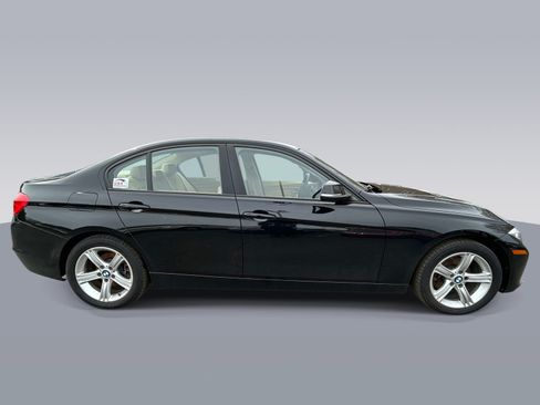 Used 2014 BMW 320i xDrive Sedan AWD/4WD image 2