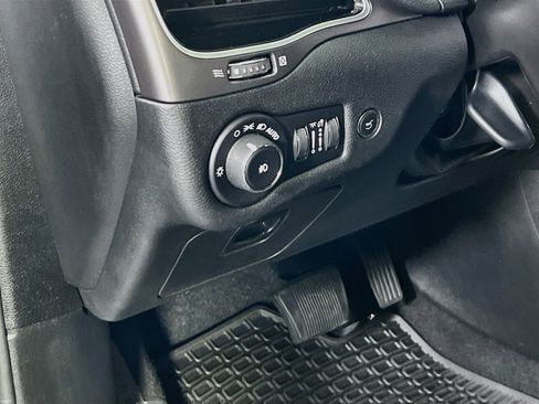 Used 2019 Jeep Cherokee Limited AWD/4WD image 10