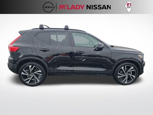 Used 2019 Volvo XC40 T5 R-Design image 5