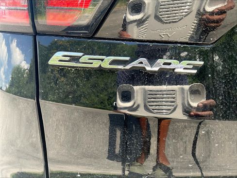 Used 2017 Ford Escape SE FWD image 10