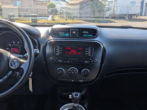 Used 2015 Kia Soul FWD image 10