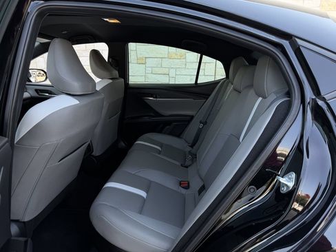 Used 2025 Toyota Camry SE w/ Convenience Package FWD image 28