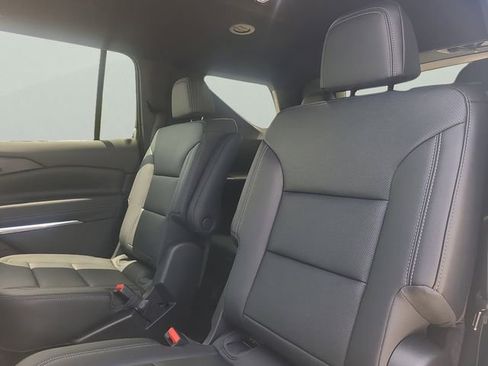 New 2026 Chevrolet Traverse LT image 9