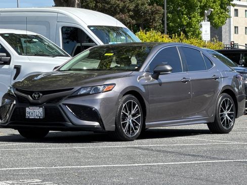 Used 2022 Toyota Camry SE FWD image 9