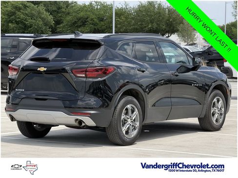 Used 2023 Chevrolet Blazer LT w/ Convenience Package FWD image 4